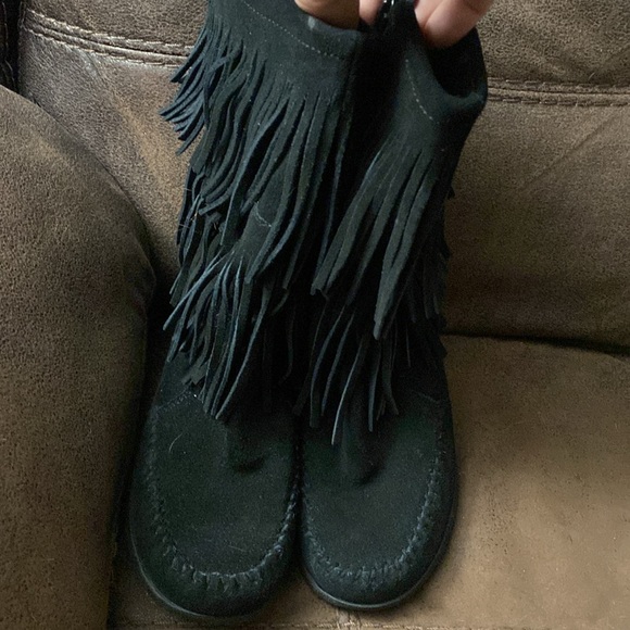 Minnetonka wedge fringe boots size 6 - Picture 5 of 5